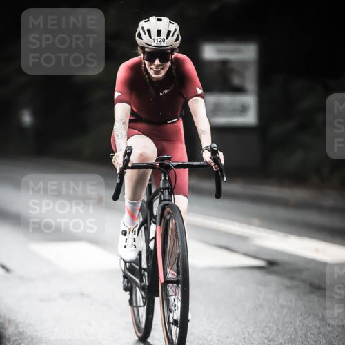 13.09.2026 - Stadtparktriathlon H.Heesch http://msf.ph/oto/10381922 13.09.2026 12:28:30 Radfahren 975, 1120, 1137 meine-sportfotos.de