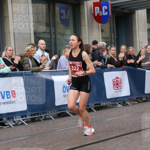 13.09.2026 - 21. swb-Marathon Bremen Strokosch-Dieckow http://msf.ph/oto/10381929 13.09.2026 12:45:16 Ziel 2032, 322, 814, 1187, 1544, 1840, 8285 meine-sportfotos.de