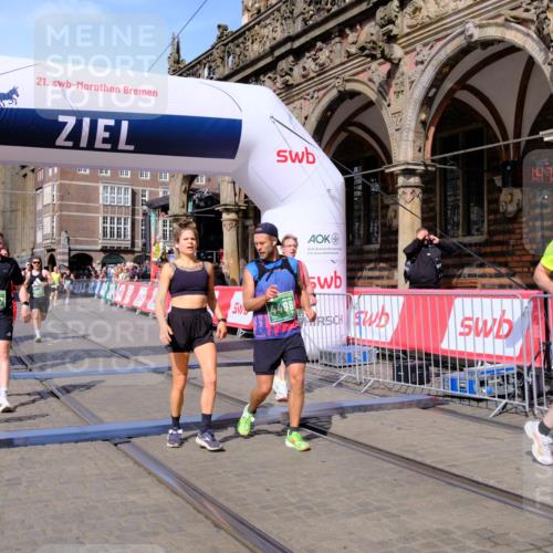 13.09.2026 - 21. swb-Marathon Bremen Tim E. http://msf.ph/oto/10381971 13.09.2026 13:18:04 Ziel 771, 948, 1297, 2001, 2125, 2234, 2812, 3051, 3192, 3760, 4286, 4374, 4498, 4499, 4620, 5530, 5817, 5935, 8250, 9400, 9505, 9595, 9596, 13041, 13107 meine-sportfotos.de