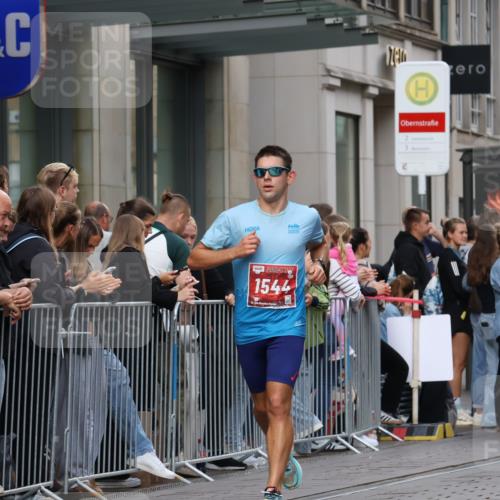 13.09.2026 - 21. swb-Marathon Bremen Strokosch-Dieckow http://msf.ph/oto/10381979 13.09.2026 12:45:19 Ziel 2032, 322, 814, 1187, 1544, 1840, 8285 meine-sportfotos.de