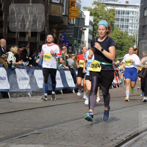 13.09.2026 - 21. swb-Marathon Bremen Strokosch-Dieckow http://msf.ph/oto/10382053 13.09.2026 11:05:13 Ziel 10198, 10283, 10315, 10465, 10729, 10741, 10850, 10855, 10856, 10940, 10975, 11006, 11133, 11272, 11366, 11395, 11518, 11705, 11757, 11939, 12002, 12005, 12235, 12420, 12493, 12495, 12498, 12500, 12502, 12522, 12563, 10186, 10411, 10432, 10576, 10697, 10717, 10802, 11146, 11326, 11334, 11394, 11571, 11572, 12011, 12055, 12079, 12080, 12251 meine-sportfotos.de