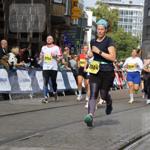 13.09.2026 - 21. swb-Marathon Bremen Strokosch-Dieckow http://msf.ph/oto/10382066 13.09.2026 11:05:13 Ziel 10198, 10283, 10315, 10465, 10729, 10741, 10850, 10855, 10856, 10940, 10975, 11006, 11133, 11272, 11366, 11395, 11518, 11705, 11757, 11939, 12002, 12005, 12235, 12420, 12493, 12495, 12498, 12500, 12502, 12522, 12563, 10186, 10411, 10432, 10576, 10697, 10717, 10802, 11146, 11326, 11334, 11394, 11571, 11572, 12011, 12055, 12079, 12080, 12251 meine-sportfotos.de