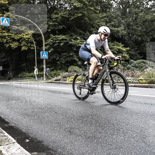 13.09.2026 - Stadtparktriathlon H.Heesch http://msf.ph/oto/10382070 13.09.2026 11:05:29 Radfahren 361, 523, 635, 644 meine-sportfotos.de