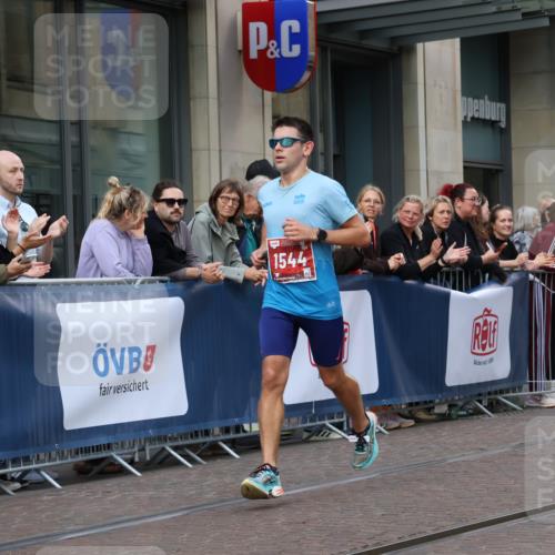 13.09.2026 - 21. swb-Marathon Bremen Strokosch-Dieckow http://msf.ph/oto/10382071 13.09.2026 12:45:22 Ziel 2032, 322, 1544 meine-sportfotos.de