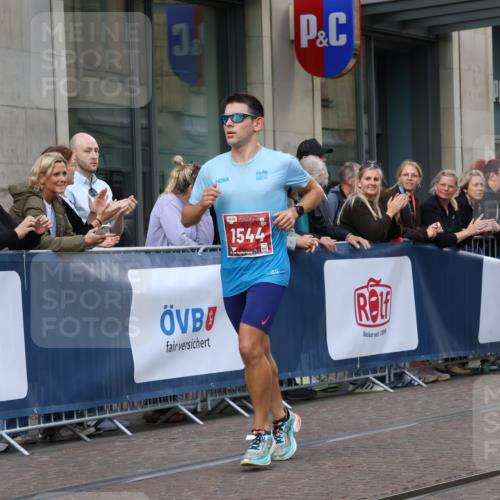 13.09.2026 - 21. swb-Marathon Bremen Strokosch-Dieckow http://msf.ph/oto/10382085 13.09.2026 12:45:22 Ziel 2032, 322, 1544 meine-sportfotos.de