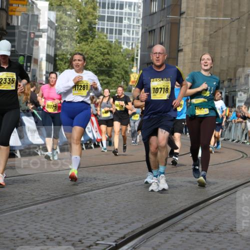 13.09.2026 - 21. swb-Marathon Bremen Strokosch-Dieckow http://msf.ph/oto/10382146 13.09.2026 11:05:15 Ziel 10198, 10283, 10315, 10465, 10729, 10741, 10850, 10855, 10856, 10940, 10975, 11006, 11133, 11272, 11395, 11518, 11757, 11939, 12002, 12005, 12064, 12235, 12420, 12493, 12495, 12498, 12500, 12502, 12522, 12563, 10186, 10411, 10432, 10697, 10717, 10802, 11146, 11314, 11334, 11387, 11394, 11521, 11571, 11572, 12055, 12251 meine-sportfotos.de