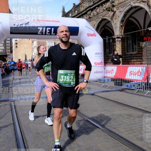13.09.2026 - 21. swb-Marathon Bremen Tim E. http://msf.ph/oto/10382174 13.09.2026 13:18:17 Ziel 948, 1631, 1797, 1872, 2001, 2260, 2634, 2671, 3051, 3192, 3241, 3514, 3634, 4131, 4286, 4374, 4733, 5292, 5530, 5695, 5935, 5948, 6290, 6448, 8094, 8805, 8869, 8943, 8944, 9595, 9596, 9837, 13041 meine-sportfotos.de