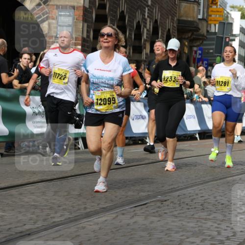 13.09.2026 - 21. swb-Marathon Bremen Strokosch-Dieckow http://msf.ph/oto/10382181 13.09.2026 11:05:16 Ziel 10198, 10283, 10315, 10465, 10729, 10741, 10850, 10855, 10856, 10940, 10975, 11006, 11133, 11272, 11395, 11518, 11757, 11939, 12002, 12005, 12064, 12235, 12420, 12493, 12495, 12498, 12500, 12502, 12522, 12563, 10186, 10411, 10432, 10717, 10802, 11146, 11314, 11334, 11387, 11394, 11521, 11571, 11572, 12055, 12251, 12330 meine-sportfotos.de