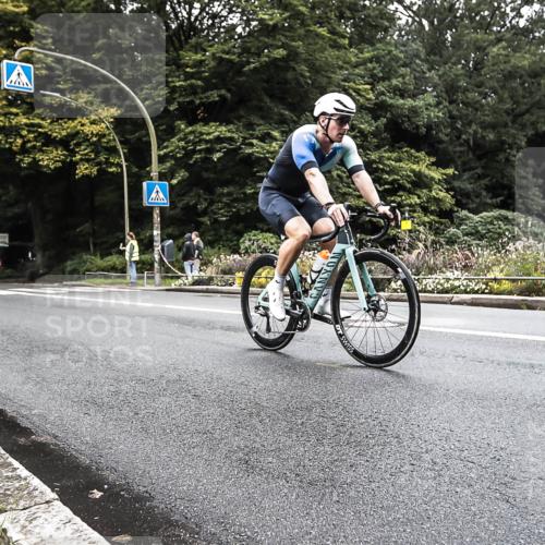 13.09.2026 - Stadtparktriathlon H.Heesch http://msf.ph/oto/10382205 13.09.2026 11:06:14 Radfahren 376, 665, 687, 696 meine-sportfotos.de