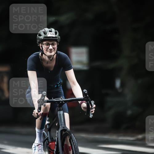 13.09.2026 - Stadtparktriathlon H.Heesch http://msf.ph/oto/10382211 13.09.2026 12:29:14 Radfahren 949, 957, 1072, 1128, 1242 meine-sportfotos.de