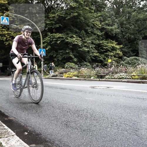 13.09.2026 - Stadtparktriathlon H.Heesch http://msf.ph/oto/10382219 13.09.2026 11:06:20 Radfahren 427, 544, 564 meine-sportfotos.de