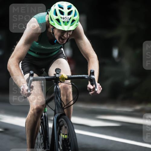 13.09.2026 - Stadtparktriathlon H.Heesch http://msf.ph/oto/10382237 13.09.2026 12:29:19 Radfahren 957, 1035, 1076, 1123, 1128 meine-sportfotos.de