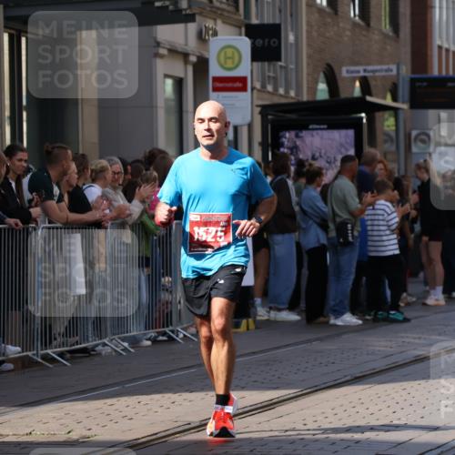 13.09.2026 - 21. swb-Marathon Bremen Strokosch-Dieckow http://msf.ph/oto/10382243 13.09.2026 12:46:39 Ziel 574, 649, 7741, 238, 574, 841, 1253, 1391, 1525 meine-sportfotos.de