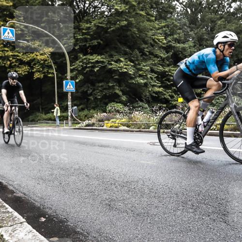 13.09.2026 - Stadtparktriathlon H.Heesch http://msf.ph/oto/10382269 13.09.2026 11:07:15 Radfahren 599, 646, 677 meine-sportfotos.de