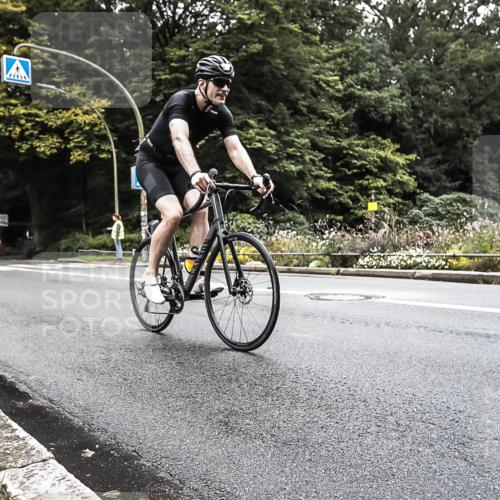 13.09.2026 - Stadtparktriathlon H.Heesch http://msf.ph/oto/10382274 13.09.2026 11:07:15 Radfahren 599, 646, 677 meine-sportfotos.de