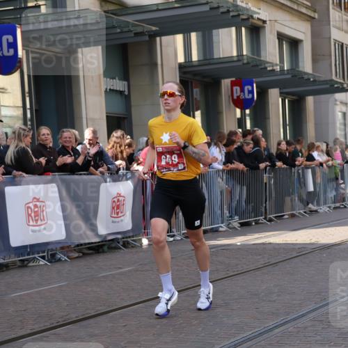 13.09.2026 - 21. swb-Marathon Bremen Strokosch-Dieckow http://msf.ph/oto/10382289 13.09.2026 12:47:18 Ziel 420, 991, 1161, 1783, 649, 7741 meine-sportfotos.de