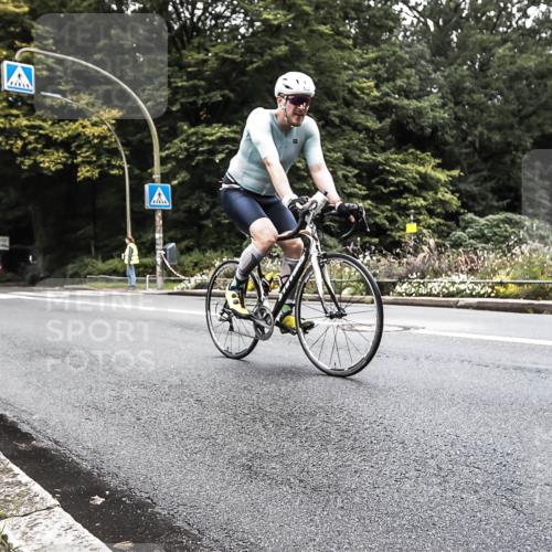 13.09.2026 - Stadtparktriathlon H.Heesch http://msf.ph/oto/10382317 13.09.2026 11:07:30 Radfahren 530, 533 meine-sportfotos.de