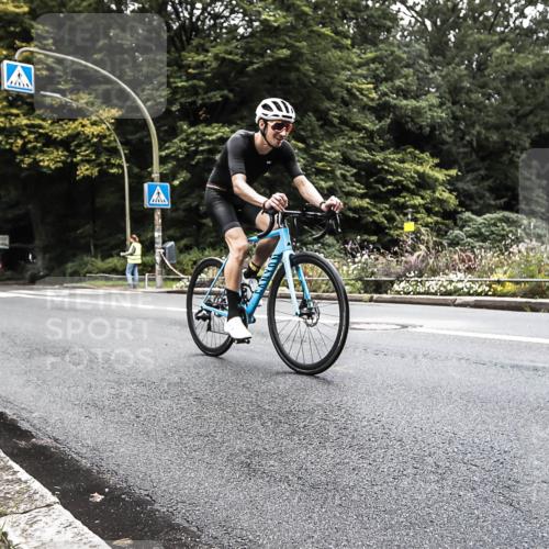 13.09.2026 - Stadtparktriathlon H.Heesch http://msf.ph/oto/10382336 13.09.2026 11:07:43 Radfahren 553, 583 meine-sportfotos.de