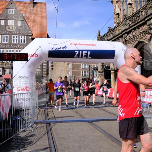 13.09.2026 - 21. swb-Marathon Bremen Tim E. http://msf.ph/oto/10382404 13.09.2026 13:18:28 Ziel 1631, 1872, 2260, 2671, 3241, 3458, 3514, 3634, 4131, 4733, 5292, 5695, 5948, 6152, 6290, 6448, 7954, 8094, 8943, 8944, 9134, 9609, 10065 meine-sportfotos.de