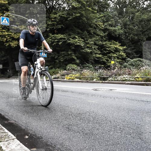 13.09.2026 - Stadtparktriathlon H.Heesch http://msf.ph/oto/10382440 13.09.2026 11:08:38 Radfahren 562, 601, 684, 697 meine-sportfotos.de