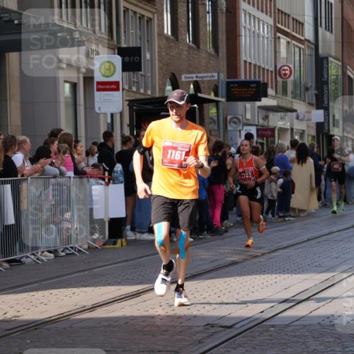 13.09.2026 - 21. swb-Marathon Bremen Strokosch-Dieckow http://msf.ph/oto/10382462 13.09.2026 12:47:48 Ziel 358, 447, 420, 875, 991, 1161, 1783 meine-sportfotos.de