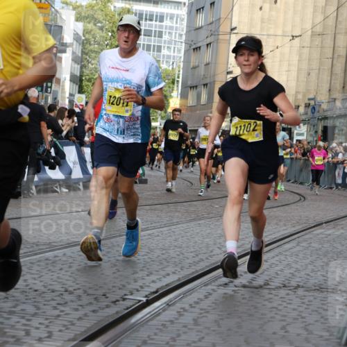 13.09.2026 - 21. swb-Marathon Bremen Strokosch-Dieckow http://msf.ph/oto/10382471 13.09.2026 11:05:24 Ziel 10370, 10465, 10718, 10741, 10800, 10850, 10975, 10995, 11102, 11105, 11133, 11157, 11218, 11281, 11584, 11616, 11722, 11900, 11939, 12002, 12064, 12099, 12235, 12335, 12522, 10186, 10259, 10260, 10432, 10864, 11146, 11314, 11387, 11394, 11520, 11521, 11571, 11572, 11724, 11791, 11892, 11947, 12055, 12156, 12251, 12273, 12330, 12362, 12501 meine-sportfotos.de