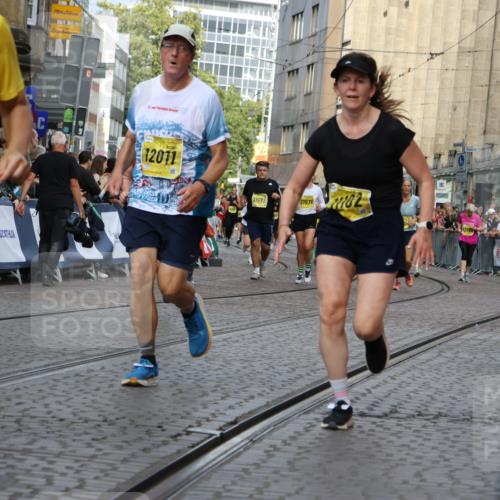 13.09.2026 - 21. swb-Marathon Bremen Strokosch-Dieckow http://msf.ph/oto/10382499 13.09.2026 11:05:24 Ziel 10370, 10465, 10718, 10741, 10800, 10850, 10975, 10995, 11102, 11105, 11133, 11157, 11218, 11281, 11584, 11616, 11722, 11900, 11939, 12002, 12064, 12099, 12235, 12335, 12522, 10186, 10259, 10260, 10432, 10864, 11146, 11314, 11387, 11394, 11520, 11521, 11571, 11572, 11724, 11791, 11892, 11947, 12055, 12156, 12251, 12273, 12330, 12362, 12501 meine-sportfotos.de