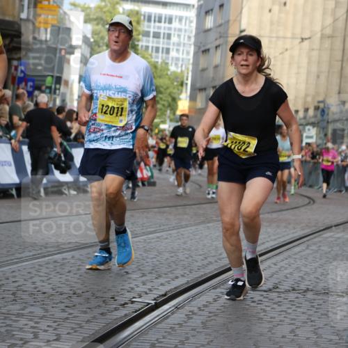 13.09.2026 - 21. swb-Marathon Bremen Strokosch-Dieckow http://msf.ph/oto/10382510 13.09.2026 11:05:24 Ziel 10370, 10465, 10718, 10741, 10800, 10850, 10975, 10995, 11102, 11105, 11133, 11157, 11218, 11281, 11584, 11616, 11722, 11900, 11939, 12002, 12064, 12099, 12235, 12335, 12522, 10186, 10259, 10260, 10432, 10864, 11146, 11314, 11387, 11394, 11520, 11521, 11571, 11572, 11724, 11791, 11892, 11947, 12055, 12156, 12251, 12273, 12330, 12362, 12501 meine-sportfotos.de