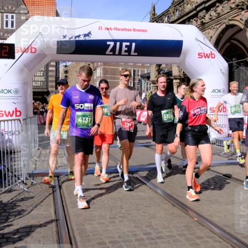 13.09.2026 - 21. swb-Marathon Bremen Tim E. http://msf.ph/oto/10382520 13.09.2026 13:18:31 Ziel 1146, 1419, 1872, 2260, 2671, 3241, 3458, 3514, 3634, 4131, 4733, 5292, 5460, 5695, 5948, 6152, 6448, 7491, 7954, 8094, 8943, 8944, 9134, 9609, 10065, 13150 meine-sportfotos.de