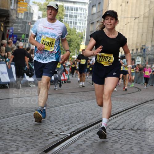 13.09.2026 - 21. swb-Marathon Bremen Strokosch-Dieckow http://msf.ph/oto/10382538 13.09.2026 11:05:24 Ziel 10370, 10465, 10718, 10741, 10800, 10850, 10975, 10995, 11102, 11105, 11133, 11157, 11218, 11281, 11584, 11616, 11722, 11900, 11939, 12002, 12064, 12099, 12235, 12335, 12522, 10186, 10259, 10260, 10432, 10864, 11146, 11314, 11387, 11394, 11520, 11521, 11571, 11572, 11724, 11791, 11892, 11947, 12055, 12156, 12251, 12273, 12330, 12362, 12501 meine-sportfotos.de