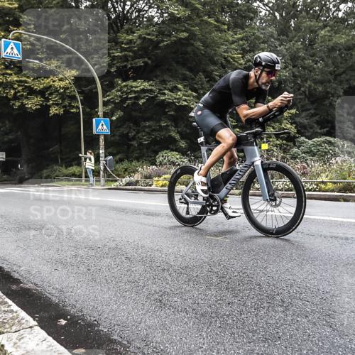 13.09.2026 - Stadtparktriathlon H.Heesch http://msf.ph/oto/10382539 13.09.2026 11:09:21 Radfahren 275, 497, 640, 1797 meine-sportfotos.de