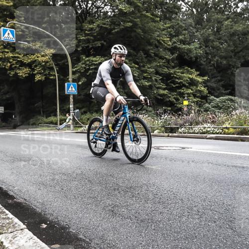 13.09.2026 - Stadtparktriathlon H.Heesch http://msf.ph/oto/10382551 13.09.2026 11:09:34 Radfahren 647, 657, 708 meine-sportfotos.de