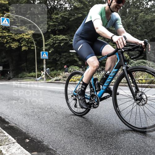 13.09.2026 - Stadtparktriathlon H.Heesch http://msf.ph/oto/10382566 13.09.2026 11:09:58 Radfahren 546, 637, 672 meine-sportfotos.de