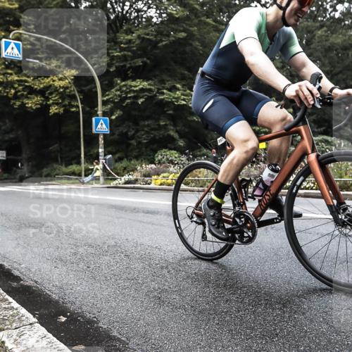 13.09.2026 - Stadtparktriathlon H.Heesch http://msf.ph/oto/10382587 13.09.2026 11:10:12 Radfahren 557 meine-sportfotos.de