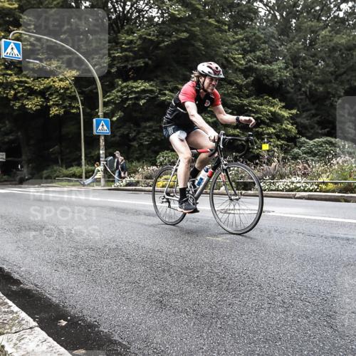 13.09.2026 - Stadtparktriathlon H.Heesch http://msf.ph/oto/10382601 13.09.2026 11:10:24 Radfahren 430, 572, 706 meine-sportfotos.de