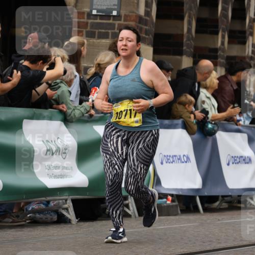 13.09.2026 - 21. swb-Marathon Bremen Strokosch-Dieckow http://msf.ph/oto/10382625 13.09.2026 11:05:30 Ziel 10370, 10411, 10465, 10576, 10697, 10718, 10800, 10802, 10850, 10975, 10995, 11102, 11105, 11157, 11218, 11281, 11326, 11584, 11616, 11722, 11900, 12002, 12011, 12064, 12079, 12080, 12099, 12335, 12522, 10168, 10238, 10259, 10260, 10457, 10864, 11024, 11520, 11724, 11791, 11892, 11947, 12156, 12273, 12330, 12362, 12501 meine-sportfotos.de