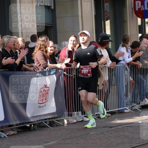 13.09.2026 - 21. swb-Marathon Bremen Strokosch-Dieckow http://msf.ph/oto/10382648 13.09.2026 12:47:57 Ziel 358, 447, 447, 875, 991, 1161, 1783 meine-sportfotos.de