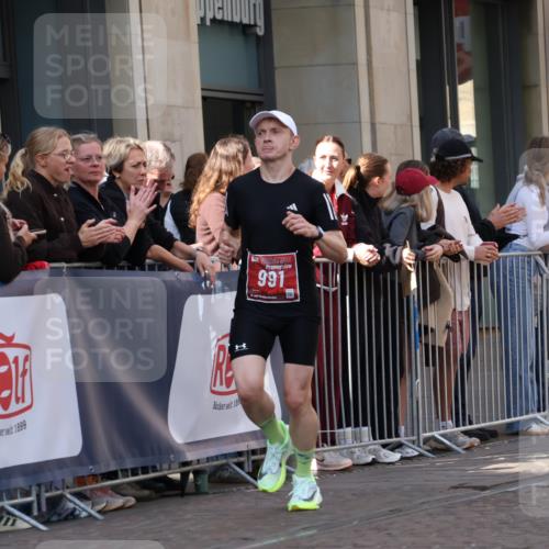13.09.2026 - 21. swb-Marathon Bremen Strokosch-Dieckow http://msf.ph/oto/10382663 13.09.2026 12:47:58 Ziel 358, 447, 875, 991, 1161, 1783 meine-sportfotos.de