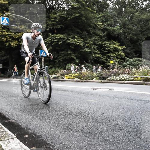 13.09.2026 - Stadtparktriathlon H.Heesch http://msf.ph/oto/10382672 13.09.2026 11:11:23 Radfahren 571, 694 meine-sportfotos.de