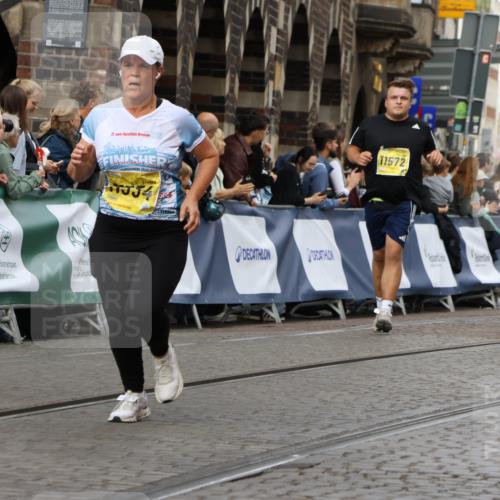 13.09.2026 - 21. swb-Marathon Bremen Strokosch-Dieckow http://msf.ph/oto/10382692 13.09.2026 11:05:31 Ziel 10370, 10411, 10465, 10576, 10697, 10718, 10800, 10802, 10850, 10975, 10995, 11102, 11105, 11157, 11218, 11281, 11326, 11584, 11616, 11722, 11900, 12002, 12011, 12064, 12079, 12080, 12099, 12335, 10168, 10238, 10259, 10260, 10457, 10864, 11024, 11520, 11724, 11791, 11892, 11947, 12156, 12273, 12362, 12501, 12773 meine-sportfotos.de