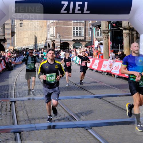 13.09.2026 - 21. swb-Marathon Bremen Tim E. http://msf.ph/oto/10382715 13.09.2026 13:18:43 Ziel 465, 1146, 1419, 2055, 5307, 5460, 6293, 6294, 6818, 7245, 7491, 7731, 7954, 8404, 8872, 9019, 9275, 13150 meine-sportfotos.de