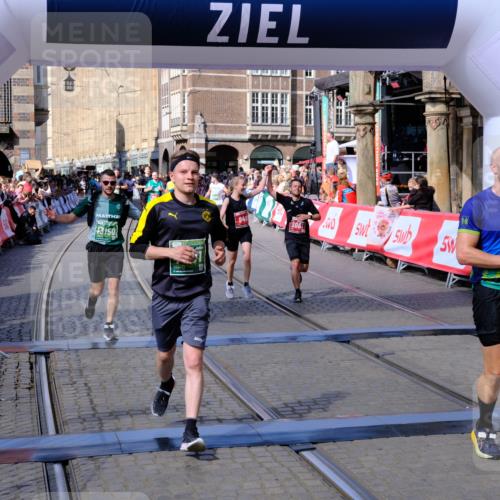 13.09.2026 - 21. swb-Marathon Bremen Tim E. http://msf.ph/oto/10382726 13.09.2026 13:18:43 Ziel 465, 1146, 1419, 2055, 5307, 5460, 6293, 6294, 6818, 7245, 7491, 7731, 7954, 8404, 8872, 9019, 9275, 13150 meine-sportfotos.de