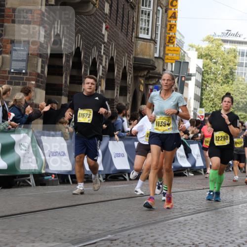 13.09.2026 - 21. swb-Marathon Bremen Strokosch-Dieckow http://msf.ph/oto/10382775 13.09.2026 11:05:33 Ziel 10370, 10411, 10576, 10697, 10717, 10718, 10800, 10802, 10995, 11102, 11105, 11157, 11218, 11281, 11326, 11334, 11584, 11616, 11722, 11900, 12002, 12011, 12064, 12079, 12080, 12099, 12335, 10168, 10238, 10259, 10260, 10457, 10864, 11024, 11520, 11791, 11947, 12156, 12362, 12378, 12501, 12773 meine-sportfotos.de
