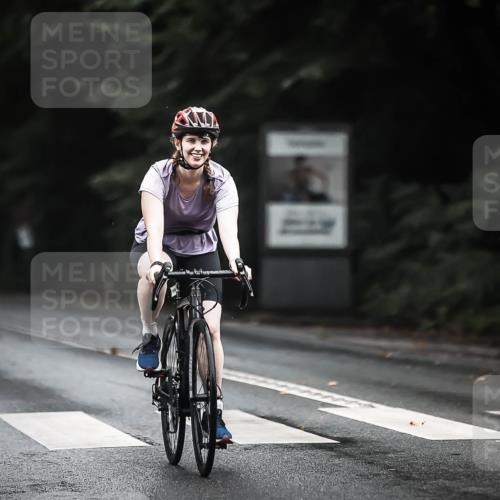 13.09.2026 - Stadtparktriathlon H.Heesch http://msf.ph/oto/10382789 13.09.2026 12:30:21 Radfahren 1054, 1080 meine-sportfotos.de
