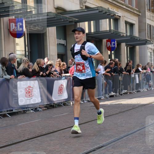 13.09.2026 - 21. swb-Marathon Bremen Strokosch-Dieckow http://msf.ph/oto/10382803 13.09.2026 12:48:04 Ziel 5428, 358, 447, 875, 991 meine-sportfotos.de