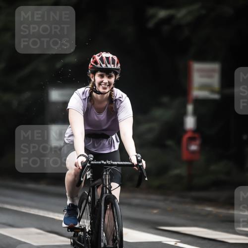 13.09.2026 - Stadtparktriathlon H.Heesch http://msf.ph/oto/10382812 13.09.2026 12:30:22 Radfahren 1054, 1080, 1140 meine-sportfotos.de