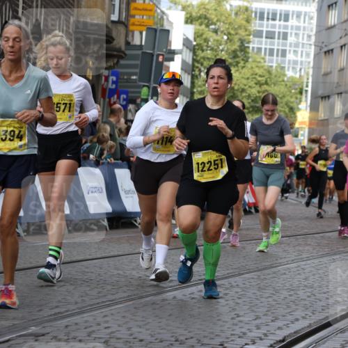 13.09.2026 - 21. swb-Marathon Bremen Strokosch-Dieckow http://msf.ph/oto/10382813 13.09.2026 11:05:35 Ziel 10370, 10411, 10576, 10697, 10717, 10718, 10800, 10802, 10995, 11102, 11105, 11157, 11218, 11281, 11326, 11334, 11584, 11616, 11722, 11900, 12011, 12079, 12080, 12099, 12335, 10168, 10238, 10259, 10260, 10305, 10457, 10864, 11024, 11520, 11791, 11947, 12156, 12378, 12501, 12523, 12773 meine-sportfotos.de