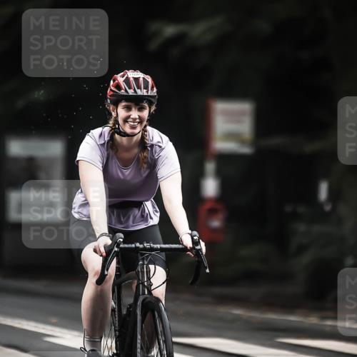 13.09.2026 - Stadtparktriathlon H.Heesch http://msf.ph/oto/10382817 13.09.2026 12:30:22 Radfahren 1054, 1080, 1140 meine-sportfotos.de
