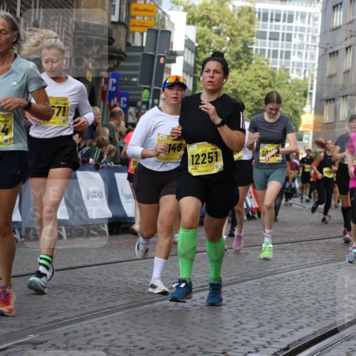 13.09.2026 - 21. swb-Marathon Bremen Strokosch-Dieckow http://msf.ph/oto/10382830 13.09.2026 11:05:35 Ziel 10370, 10411, 10576, 10697, 10717, 10718, 10800, 10802, 10995, 11102, 11105, 11157, 11218, 11281, 11326, 11334, 11584, 11616, 11722, 11900, 12011, 12079, 12080, 12099, 12335, 10168, 10238, 10259, 10260, 10305, 10457, 10864, 11024, 11520, 11791, 11947, 12156, 12378, 12501, 12523, 12773 meine-sportfotos.de