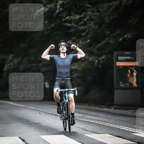 13.09.2026 - Stadtparktriathlon H.Heesch http://msf.ph/oto/10382933 13.09.2026 12:30:40 Radfahren 1026, 1156, 1163 meine-sportfotos.de